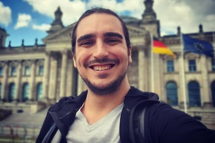 Gonzalo llegó hace seis semanas a Berlín, Alemania, y ya tiene trabajo como biotecnólogo, la carrera de la que se recibió el año pasado. Viajó hacia ese país en busca de oportunidades