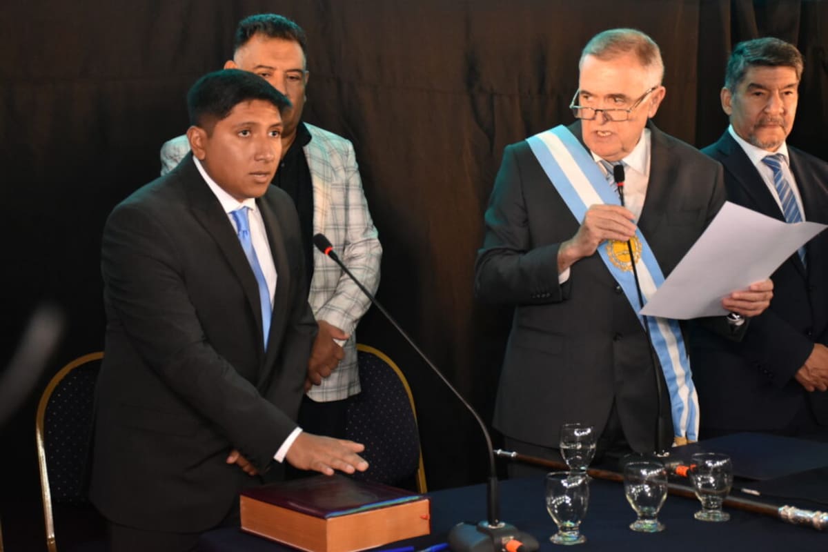 Gonzalo Monteros jura como intendente de la Banda del Río Salí bajo la mirada del gobernador tucumano Osvaldo Jaldo