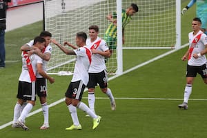 Gonzalo Montiel, de penal, anota el 1 a 0 para River ante Aldosivi.