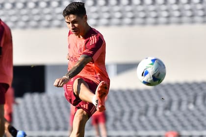 Gonzalo Montiel, recuperado de su desgarro, sería titular esta noche ante Barcelona (Ecuador)
