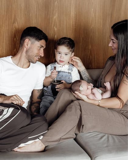 Gonzalo Montiel y Karina Nanucchio son padres de Thiago y Juanita