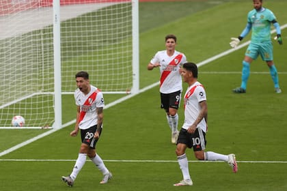 Gonzalo Montiel y uno de sus goles de penal