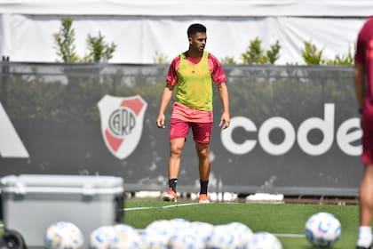 Gonzalo Pity Martínez en un entrenamiento de River; el volante ofensivo se siente cada vez más importante para Gallardo