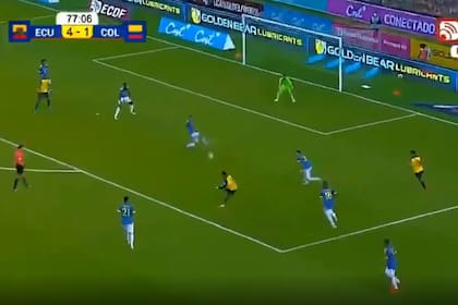 Gonzalo Plata ya pateó al arco: será un golazo en el 6-1 de Ecuador frente a Colombia.