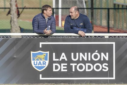 Gonzalo Quesada y Mario Ledesma, entrenadores de Jaguares y los Pumas, respectivamente.