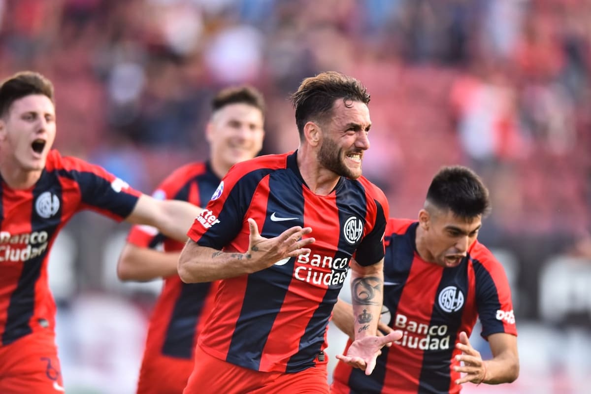 Gonzalo Rodriguez festeja el 1 a 0