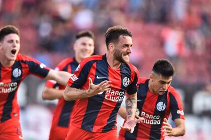 Gonzalo Rodriguez festeja el 1 a 0