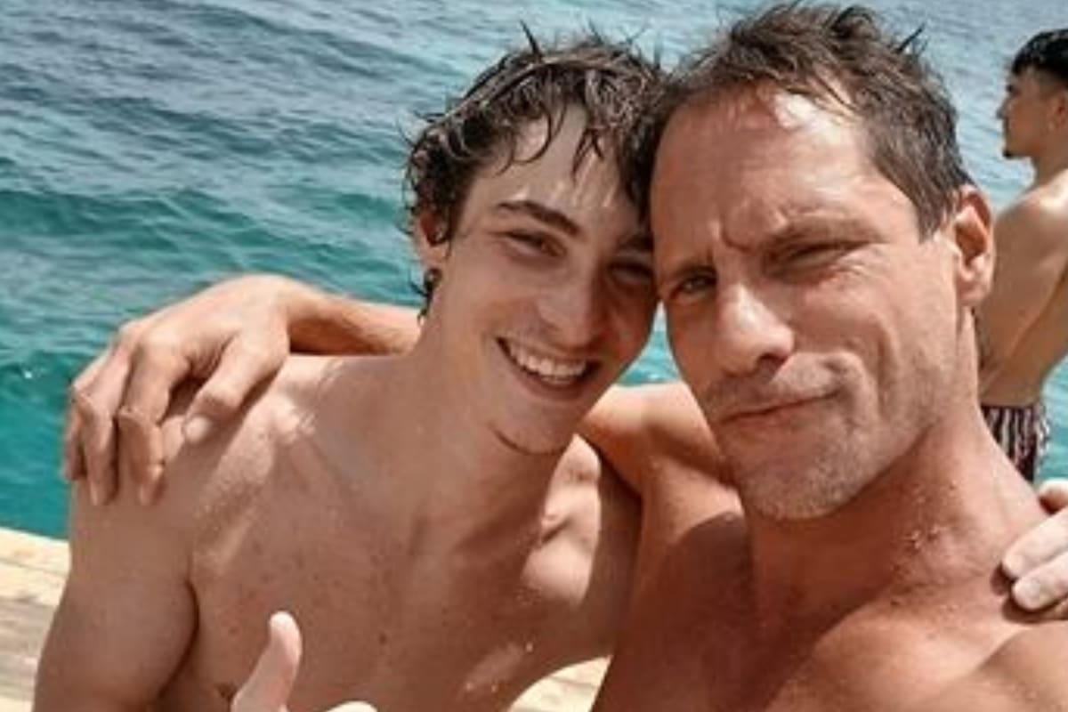Gonzalo Valenuzela pasó unos días de vacaciones con sus hijos, Silvestre y Alí (Foto: Instagram @gonzalovalenzuelaoficial)