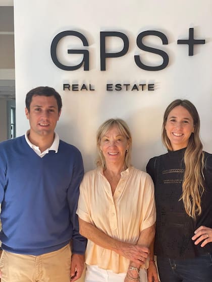 Gonzalo y Joaquina Sánchez Zinny junto a su madre, Susana Valle Fonrouge
