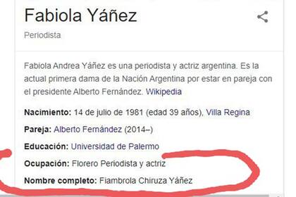 El 12 de noviembre pasado, en el panel de conocimiento, el nombre completo de la primera dama aparecía como "Fiambrola Chiruza Yáñez" y, como ocupación "florero, periodista y actriz"