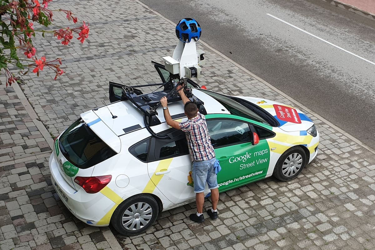 Google deberá indemnizar por 3 millones de pesos a un hombre que fue fotografiado por el auto de Street View mientras estaba desnudo en el patio de su casa