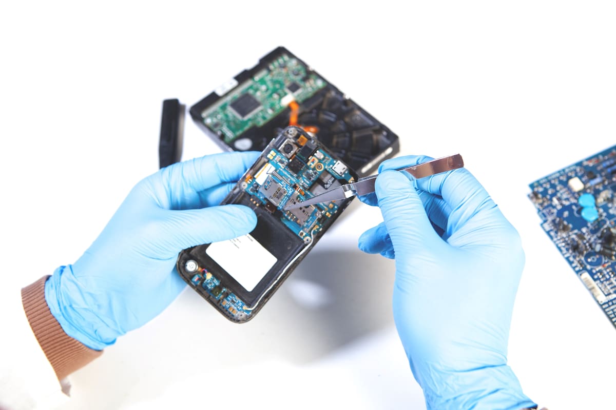 Google está probando reutilizar las placas base de una veintena de smartphones para transformarlos en un servidor para tareas online
