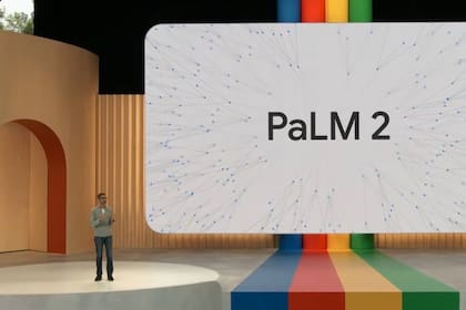 Google ha presentado este miércoles el nuevo modelo de lenguaje PaLM 2, que ofrece mejoras en las capacidades de programación, con mejoras en la lógica y el razonamiento, estando en la base del chatbot de la compañía, Bard