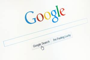 Google habilita las búsquedas potenciadas por IA, pero mantiene la versión tradicional