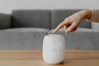 Google Home es un altavoz inteligente desarrollado por Google y cuenta con funciones similares a Alexa