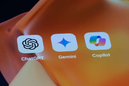 Google prepara una función que permitirá importar chats de ChatGPT, Grok o Copilot en su IA Gemini