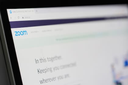 Google prohibió el uso del programa cliente de Zoom en las computadoras de sus empleados, aunque se podrá seguir utilizando la versión web y para dispositivos móviles