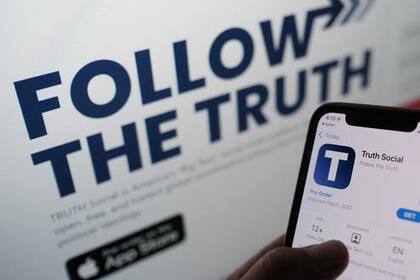 Google rechaza distribuir la red social de Donald Trump, Truth Social, por infringir normas de moderación