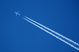 Una prueba piloto usará IA para reducir la contaminación aérea de los aviones
