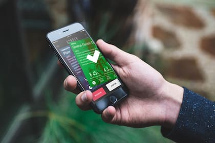 Goonder, iBillionaire y Quiena son tres aplicaciones para celular que buscan facilitar la entrada al mundo de las finanzas a personas sin experiencia previa; su foco está en las inversiones en bajas cantidades