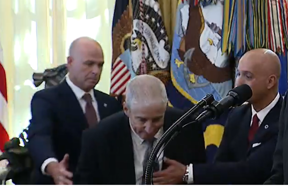 Gordon Findlay perdió el conocimiento en el Despacho Oval