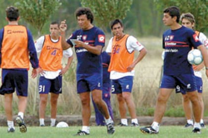 Gorosito, con la ropa de entrenador de San Lorenzo, allá lejos y hace tiempo