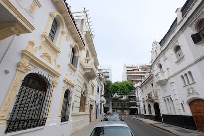El "pasaje Gorostiaga" es más bien el tramo de esa calle entre Zapata y Cabildo, una sucesión de casas centenarias y de los más variados estilos arquitectónicos