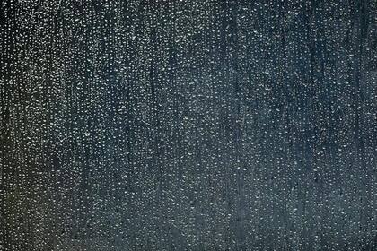 Gotas de lluvia en un cristal