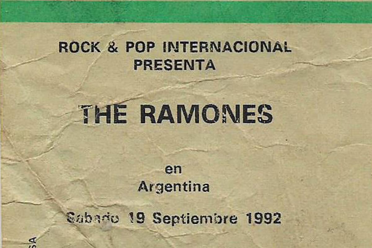 Gourmet Musical acaba de editar Ramones en Argentina del periodista Gerardo Barberán Aquino, un libro que desanda el intenso vínculo entre la banda neoyorkina y nuestro país