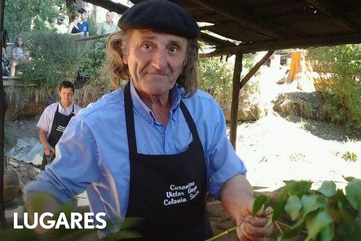 Víctor Goye. A los 80 años, sigue al frente del curanto familiar que sirve miércoles y domingos.