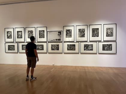 Grabados de Piranesi, exhibidos con una obra de Horacio Zabala