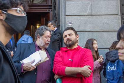 Grabois y el director del Banco Nación, Claudio Lozano, durante una movilización del Comité de Acreedores de la Deuda Interna a las puertas del Congreso