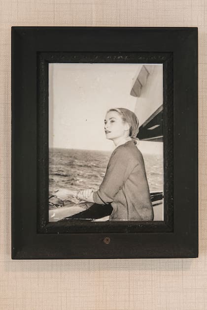 Retrato de Grace Kelly a bordo del barco donde pasó su luna de miel con el príncipe Rainiero.