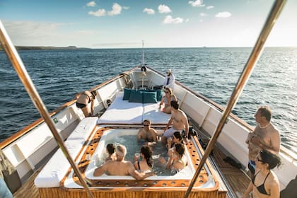 Relax en el jacuzzi del M/Y Grace.