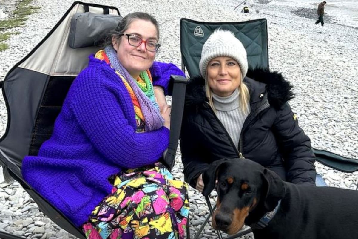 Gracias a la insistencia de su dóberman en una playa de Gales, una paciente con una enfermedad autoinmune terminal encontró a su donante con una compatibilidad de una en 22 millones