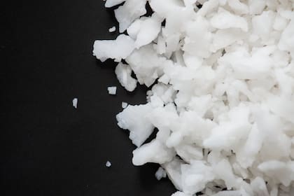 Gracias a su contenido de antioxidantes y grasas saludables, el coco rallado puede contribuir a la salud de la piel (Foto de carácter ilustrativa: Freepik)