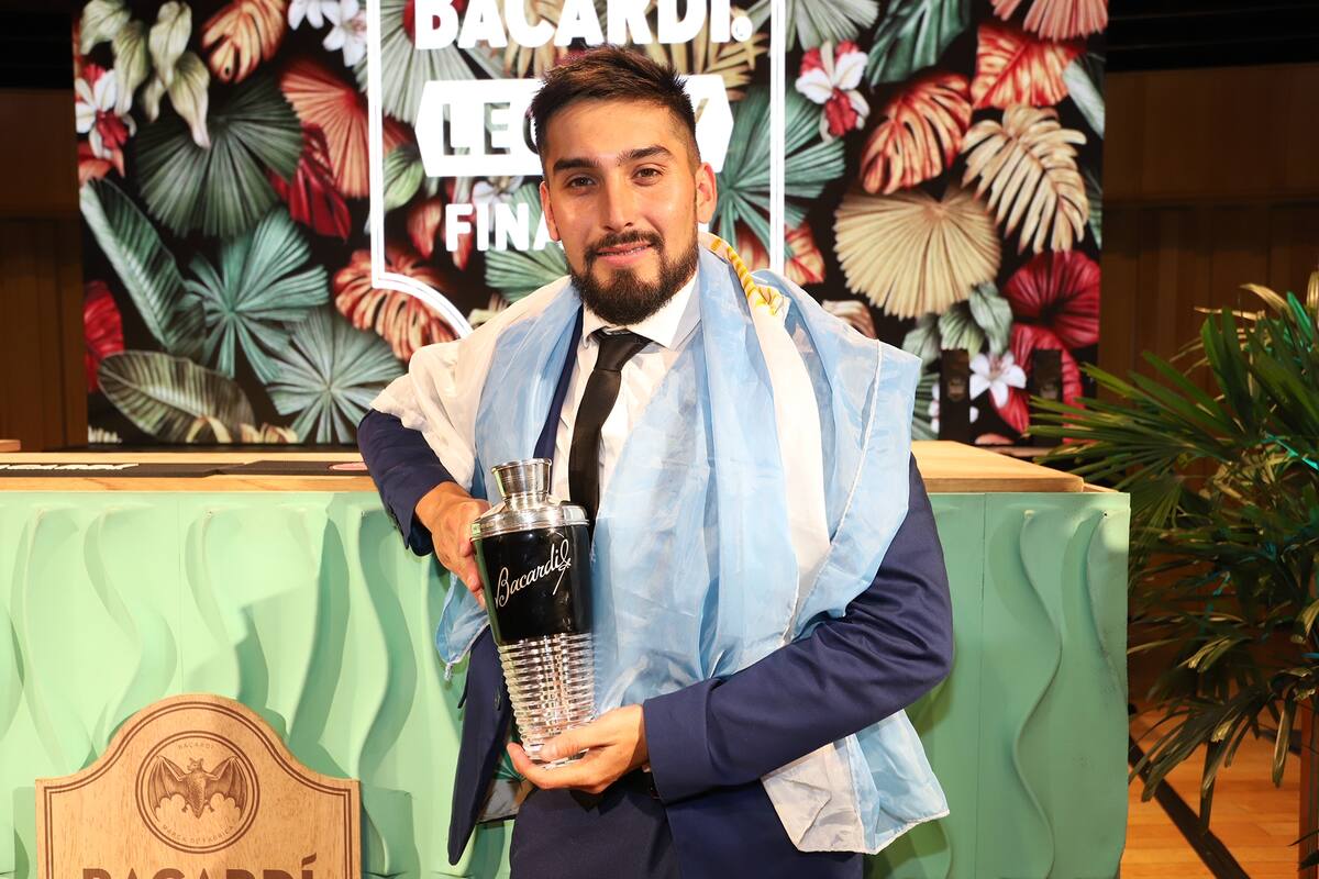 Gracias a su creación "Caos" Nicolás Erazun se alzó con el primer lugar en la edición local del Bacardí Legacy Cocktail Competition 2020