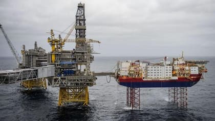 Gracias a sus enormes exportaciones de petróleo y gas, Noruega puede vivir sin los ingresos fiscales nacionales procedentes de la gasolina y el gasóleo.