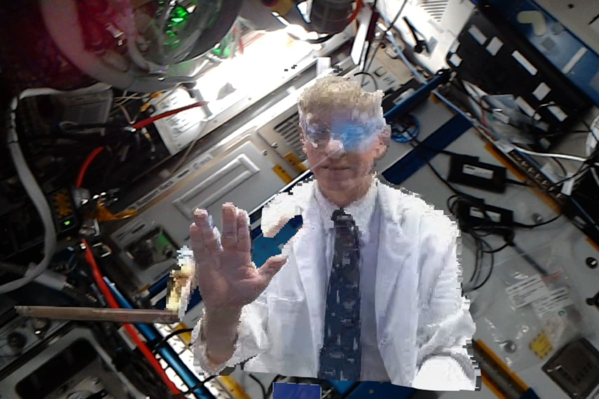 Gracias a un holograma, un astronauta fue teletransportado virtualmente por la NASA, haciendo realidad lo que hasta hace poco parecía ciencia ficción. Incluso, médicos en la Tierra pueden realizar exámenes físicos en la estación espacial como si estuvieran ahí (Archivo)