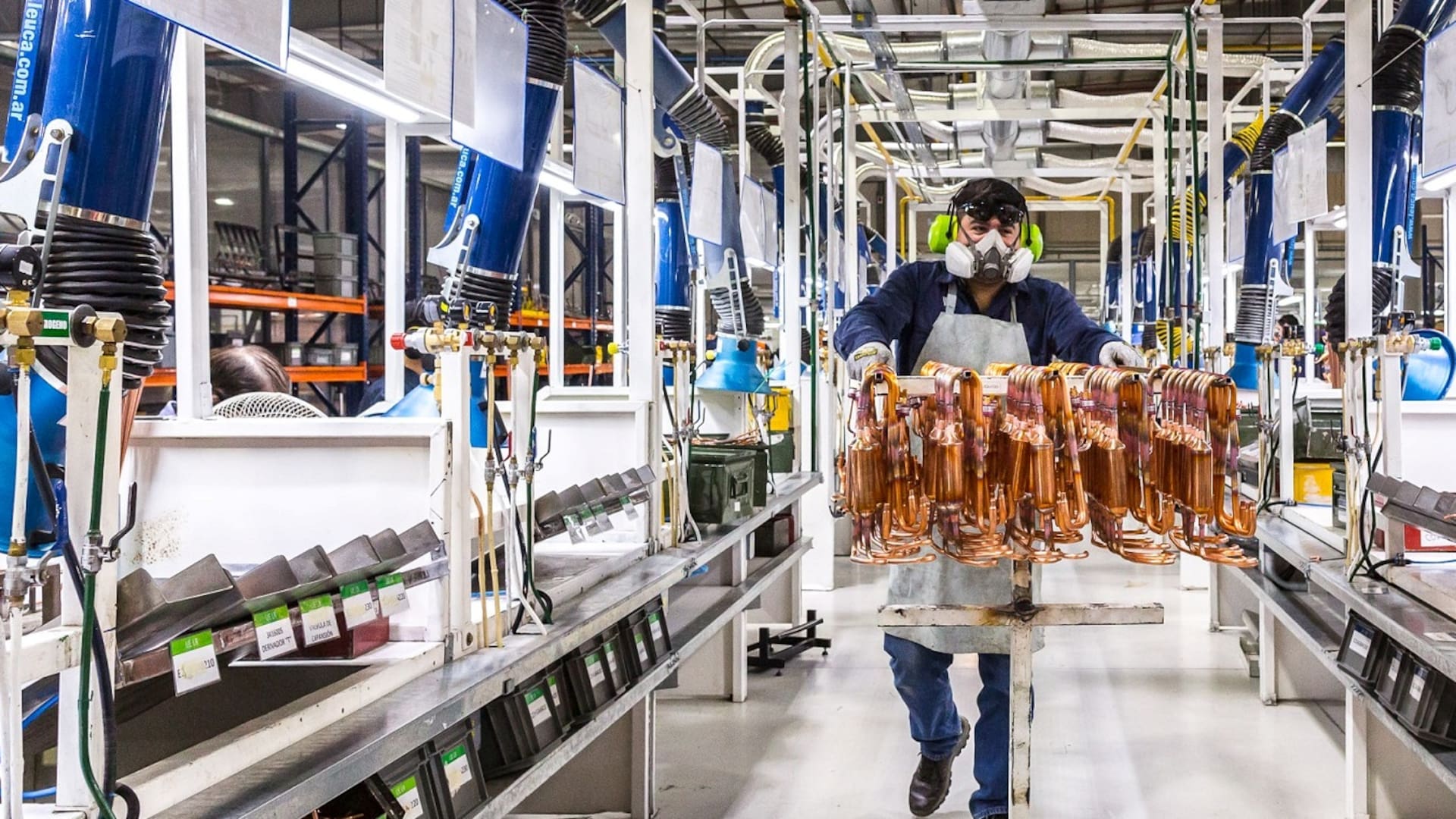 Gracias a un régimen especial sancionado por ley hace más de 40 años, la isla se pobló y hoy produce la mayoría de los bienes electrónicos que consumimos