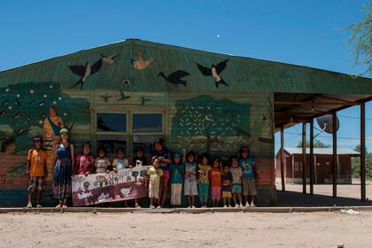 Gracias al proyecto “Volver a empezar”, la fundación ya lleva construidas dos aulas, pero todavía necesitan seguir ampliando la escuela con más aulas y baños.