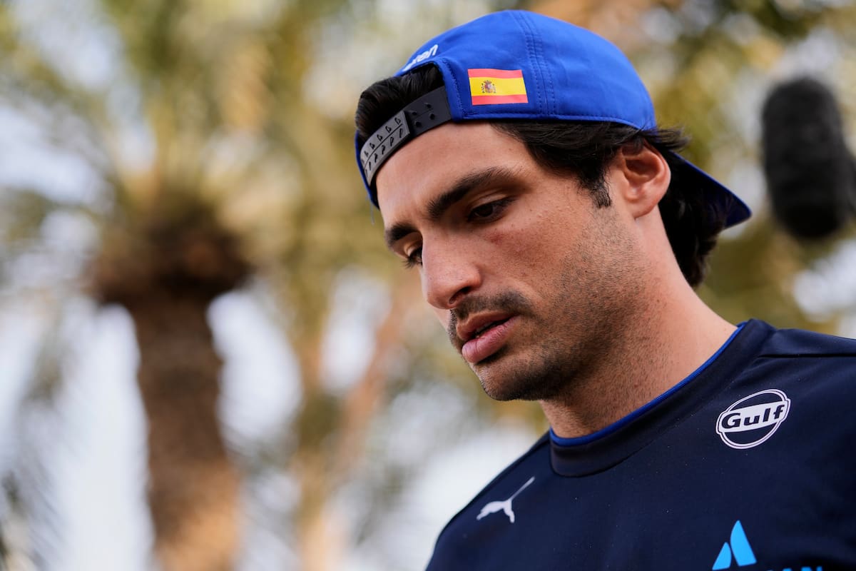 “Gracias por recordarme el partido”: la reacción de Carlos Sainz al hablar de la dura derrota de Real Madrid