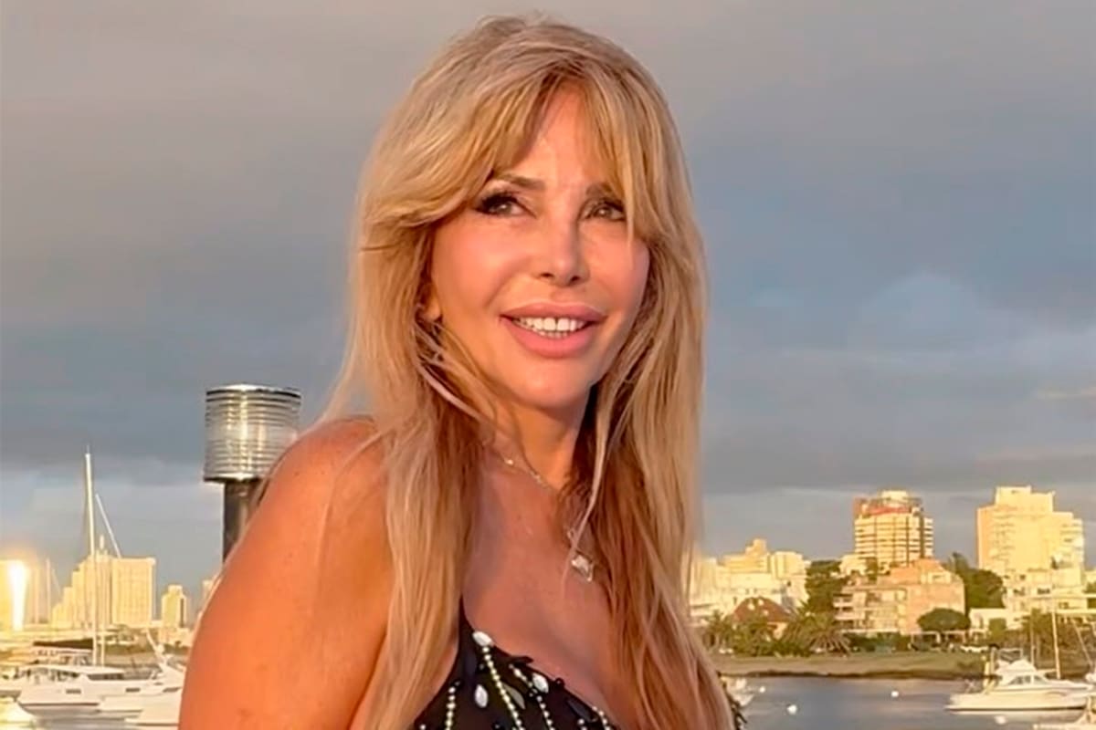 Graciela Alfano disfruta del verano junto al mar