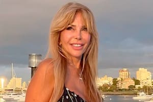 Graciela Alfano disfruta del verano junto al mar