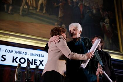Graciela Fernández Meijide recibe el galardón