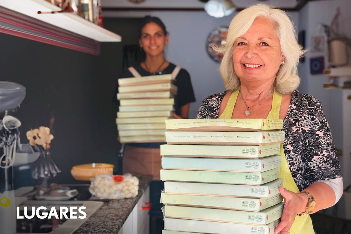 Graciela Gelay y sus herederos en la fábrica de pastas que se mantiene vigente desde 1972
