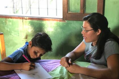 Graciela “Mimi” Maldonado nació en la zona rural de Lote 20, en Chaco, en una familia humilde de 11 hermanos, en la que siempre había que ayudar con alguna tarea del hogar cuando no se estaba en la escuela