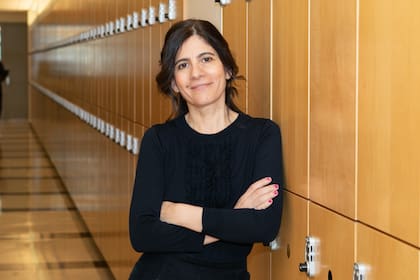 Graciela Mochkofsky: "Es esencial que sepamos entender y enseñar el impacto de la inteligencia artificial en todas sus dimensiones: éticas, económicas, sociales, culturales"