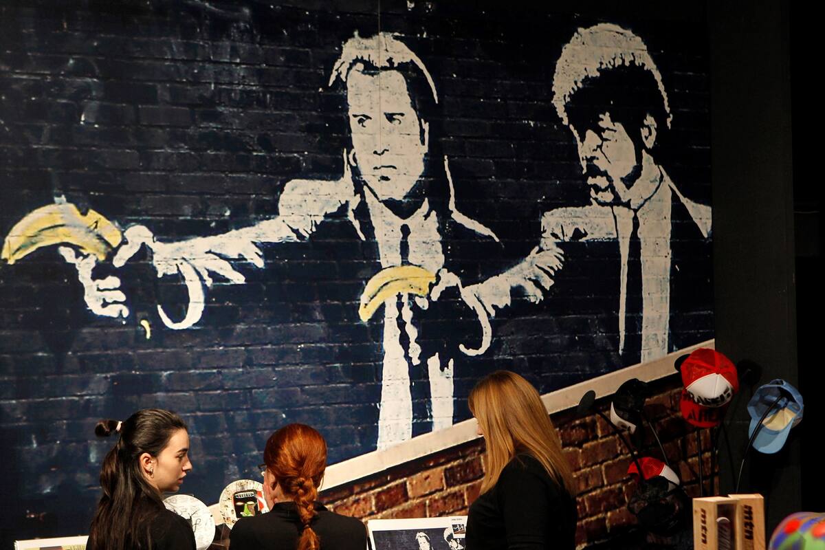 GRAF2541. MADRID, 06/12/2018.- "Pulp fiction banana", una de las mas de 70 obras de Bansky procedentes de colecciones privadas se exponen desde este jueves, sin su autorizaci—n, en la primera muestra que se hace en Espa–a sobre el trabajo del artista callejero y que presentan sus promo