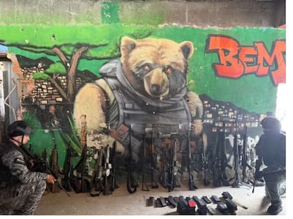 Grafiti que representa al "Escuadrón Oso", un grupo vinculado a Edgard Alves de Andrade Foto: O Globo